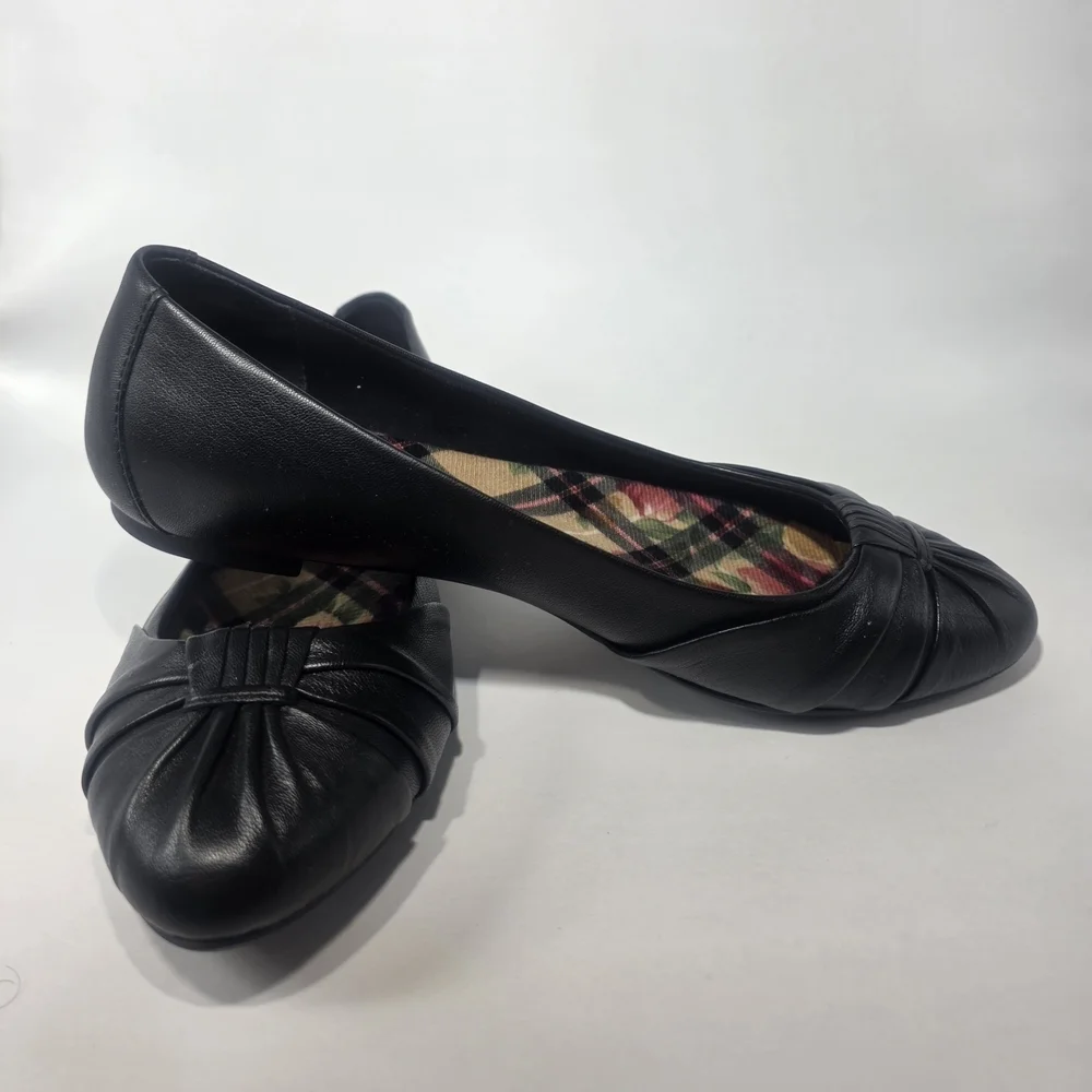 Born Black Leather Flats Women’s Size 7.5M Comfort Slip-On Shoes Floral Plaid